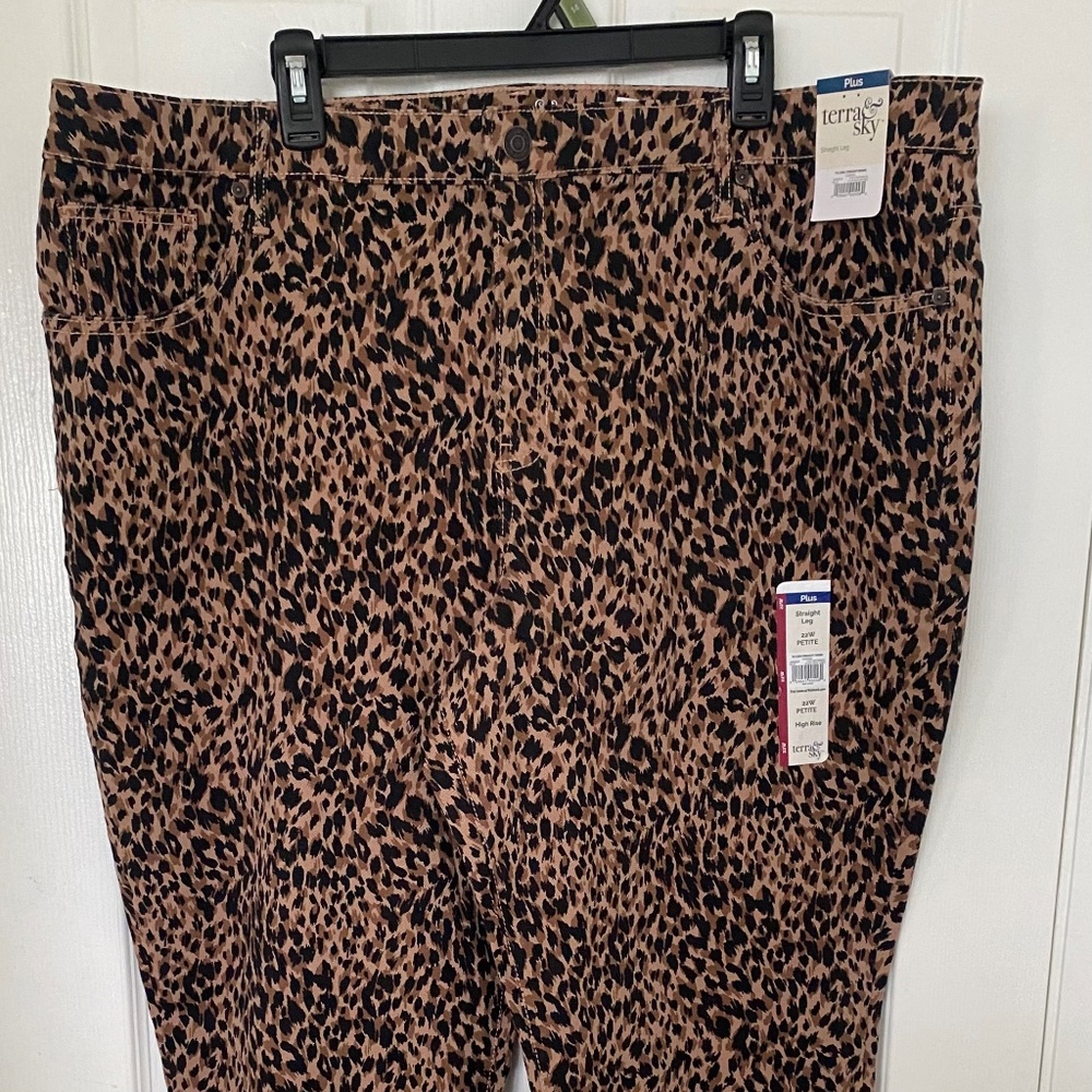 Leopard print capris/pants
